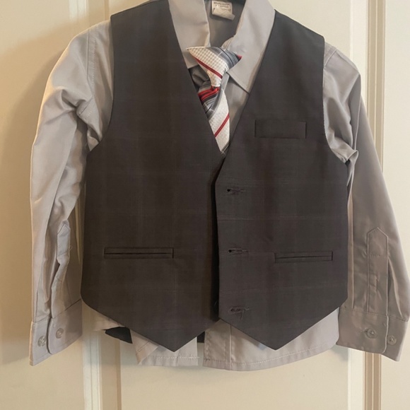 5-piece gray suit - Picture 2 of 2